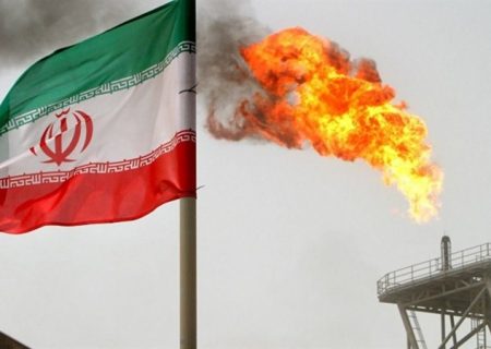 با طولانی شدن تحریم های آمریکا، تولید نفت ایران با زمان رقابت می کند