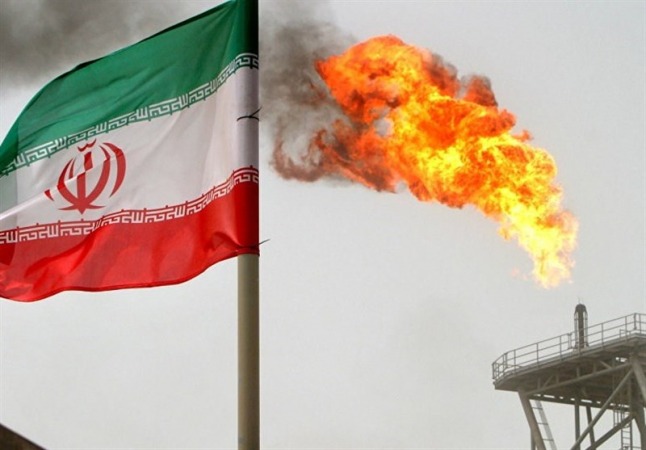 با طولانی شدن تحریم های آمریکا، تولید نفت ایران با زمان رقابت می کند