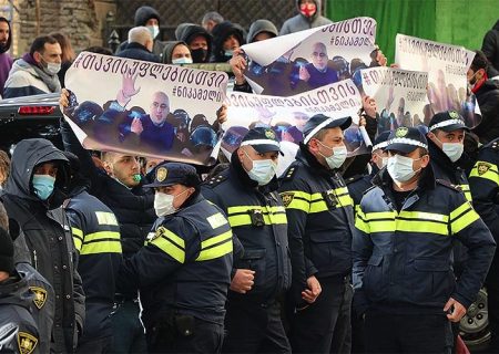 تقابل بین پلیس و تظاهرکنندگان در گرجستان
