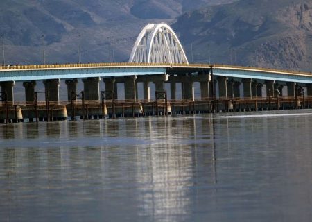 حجم آب دریاچه ارومیه ۱.۹ میلیارد مترمکعب کاهش یافته است