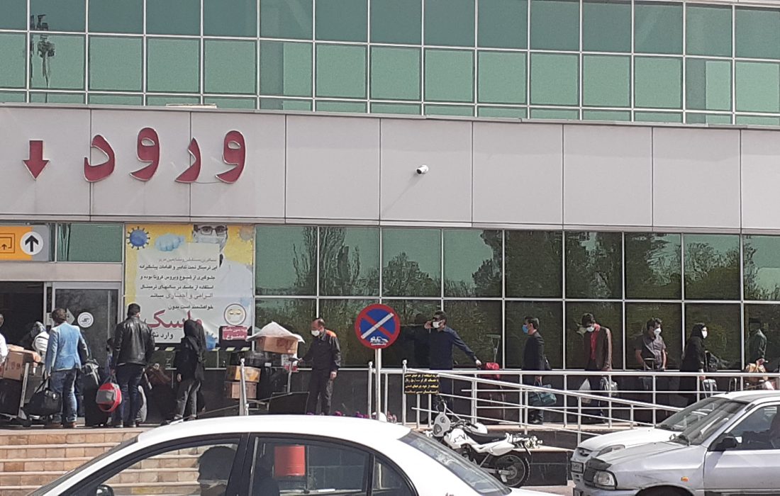 صف طولانی مسافران در فرودگاه تبریز در شرایط کرونایی