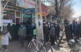 بازار آشفته مرغ در تبریز و گلایه های مردم از صف های طولانی برای خرید