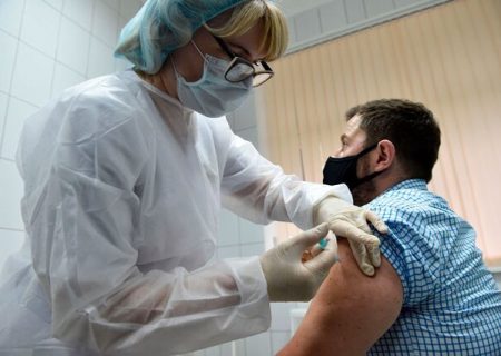 واکسیناسیون معلمان علیه کرونا؛ مرداد ماه
