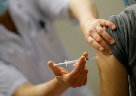 داستان واکسن؛ از اولویت بندی واکسیناسیون کرونا تا چانه زنی سهم واکسن