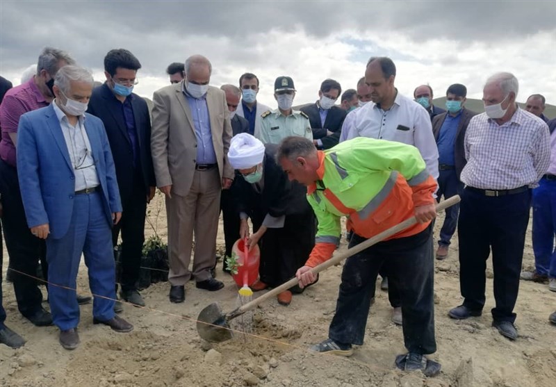 کشت ۳۶۰۰ نهال پسته در خسروشاهِ تبریز / پیگیری الگوی کشتِ جایگزین در حوضه دریاچه ارومیه ‌