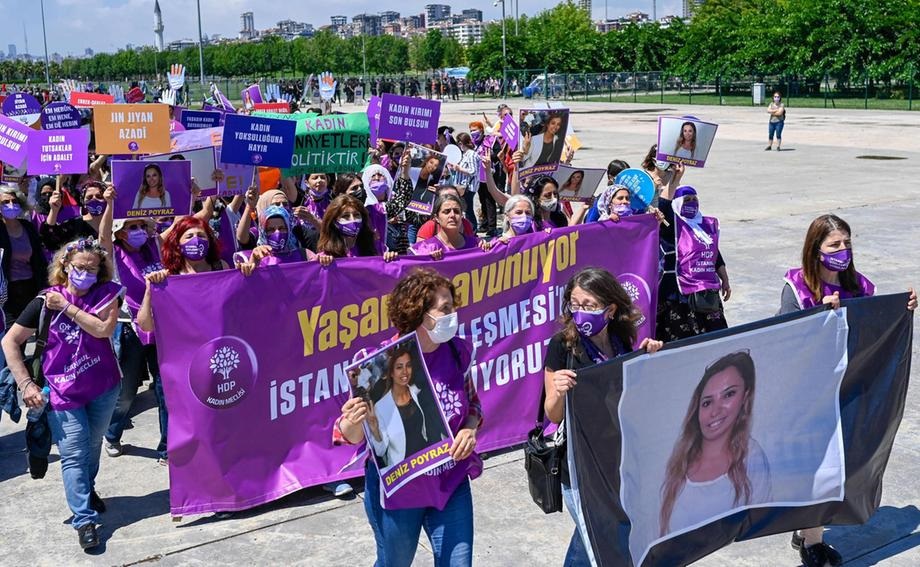 ترکیه؛ اعتراض زنان به سیاست اردوغان/ دلیل: خروج از کنوانسیون حامی زنان
