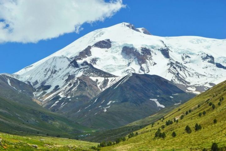 برنامه ریزی برای احداث تفرجگاه در دامنه بلندترین کوه قفقاز