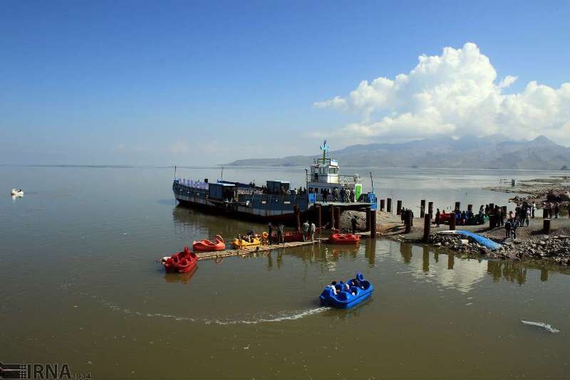 ایجاد راه دسترسی به آب دریاچه ارومیه در بنادر گلمانخانه و شرفخانه