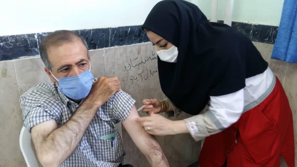 ۵۲هزار فرهنگی در آذربایجان‌شرقی علیه کرونا واکسینه می‌شوند