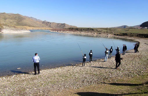 توسعه قانونی ایستگاه های صید تفریحی ماهی در حاشیه رودخانه ارس