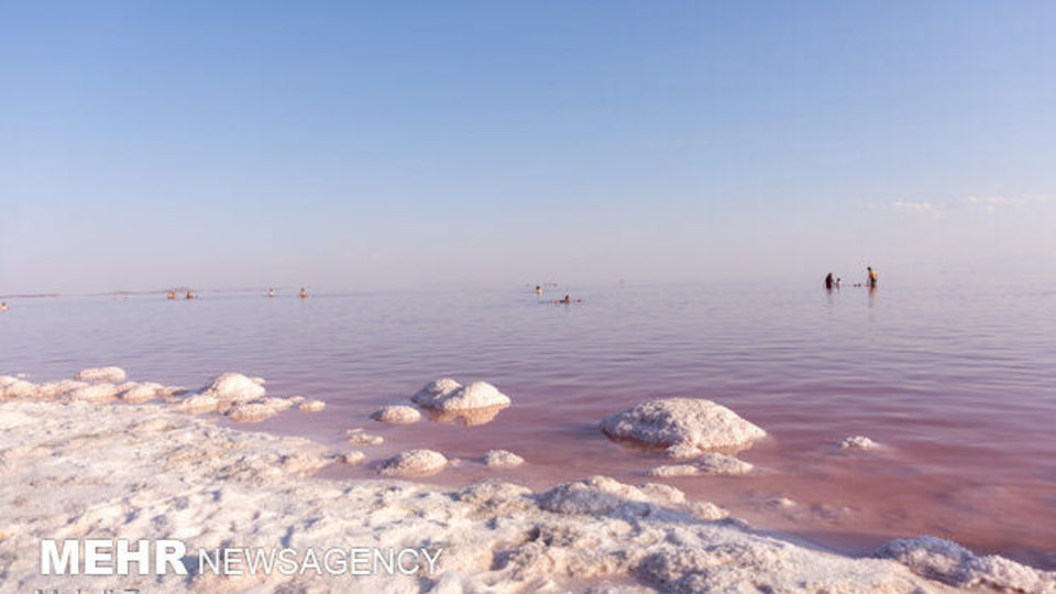 حال ناخوش دریاچه ارومیه/ سطح تراز ۶۲ سانتیمتر کاهش یافت