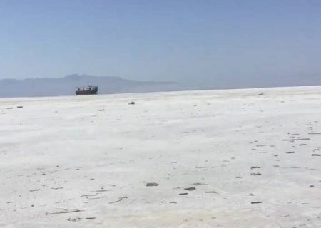 دریاچه ارومیه ۲ میلیارد مترمکعب از حجم آبی خود را از دست داد