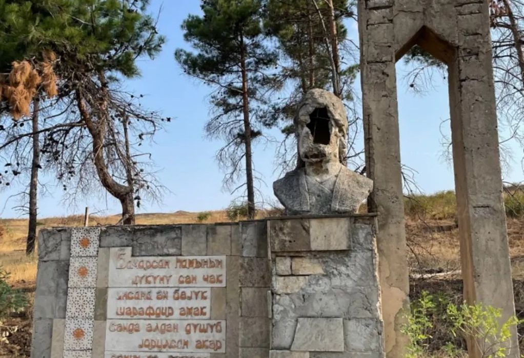 تخریب یادمان نظامی گنجی توسط اشغالگران قره باغ