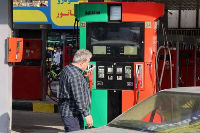 پمپ بنزین های کشور تا شنبه به سامانه وصل می‌شوند