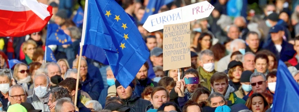 تظاهرات ده ها هزار لهستانی در‌ حمایت از ابقای این کشور در اتحادیه اروپا