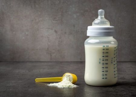۵۰۰ تن ماده اولیه شیرخشک نوزاد در معرض فساد/اختلاف بر سر ارز دولتی و نیمایی