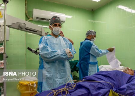 پزشک خیر تبریزی که تاکنون بیش از ۴۰۰۰ عمل رایگان انجام داده است