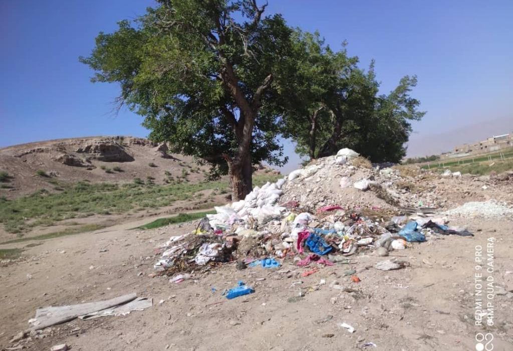زباله و غبار فراموشی بر چهره کول تپه هادیشهر/تبدیل یکی از عمده ترین مراکز تمدنی در شمالغرب کشور‌ به زباله دانی