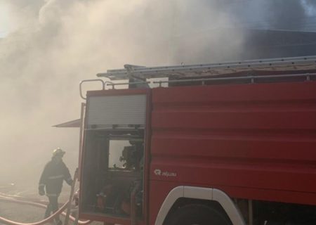 آتش سوزی در شهرک صنعتی شهید سلیمی/ ۱۵ نفر دچار دودگرفتگی شدند