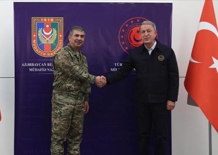 وزرای دفاع ترکیه و آذربایجان درباره تنش در مرز ارمنستان گفتگو کردند