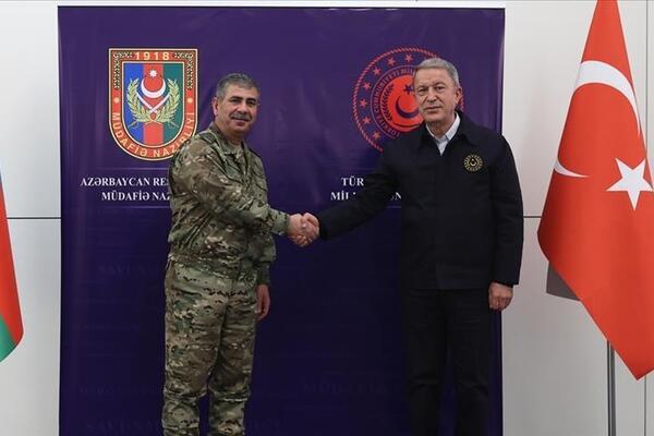 وزرای دفاع ترکیه و آذربایجان درباره تنش در مرز ارمنستان گفتگو کردند