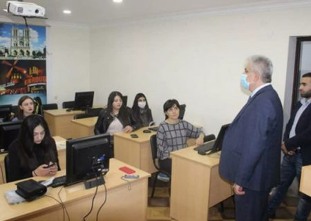 مرکز آموزش زبان ترکی آذربایجانی برای ارامنه ساکن خانکندی بازگشایی شد