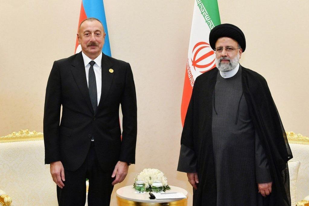 الهام علی اف رئیس جمهور آذربایجان با سید ابراهیم رئیسی رئیس جمهور ایران در عشق آباد دیدار کرد.