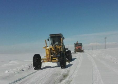 راه ارتباطی ۱۱۰ روستای مراغه بر اثر بارش برف بسته است