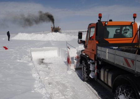 برف و کولاک راه ۲۰۰ روستای آذربایجان شرقی را مسدود کرد