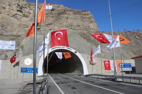 اردوغان تونل جاده ای را که ترکیه را به قفقاز متصل می کند افتتاح کرد