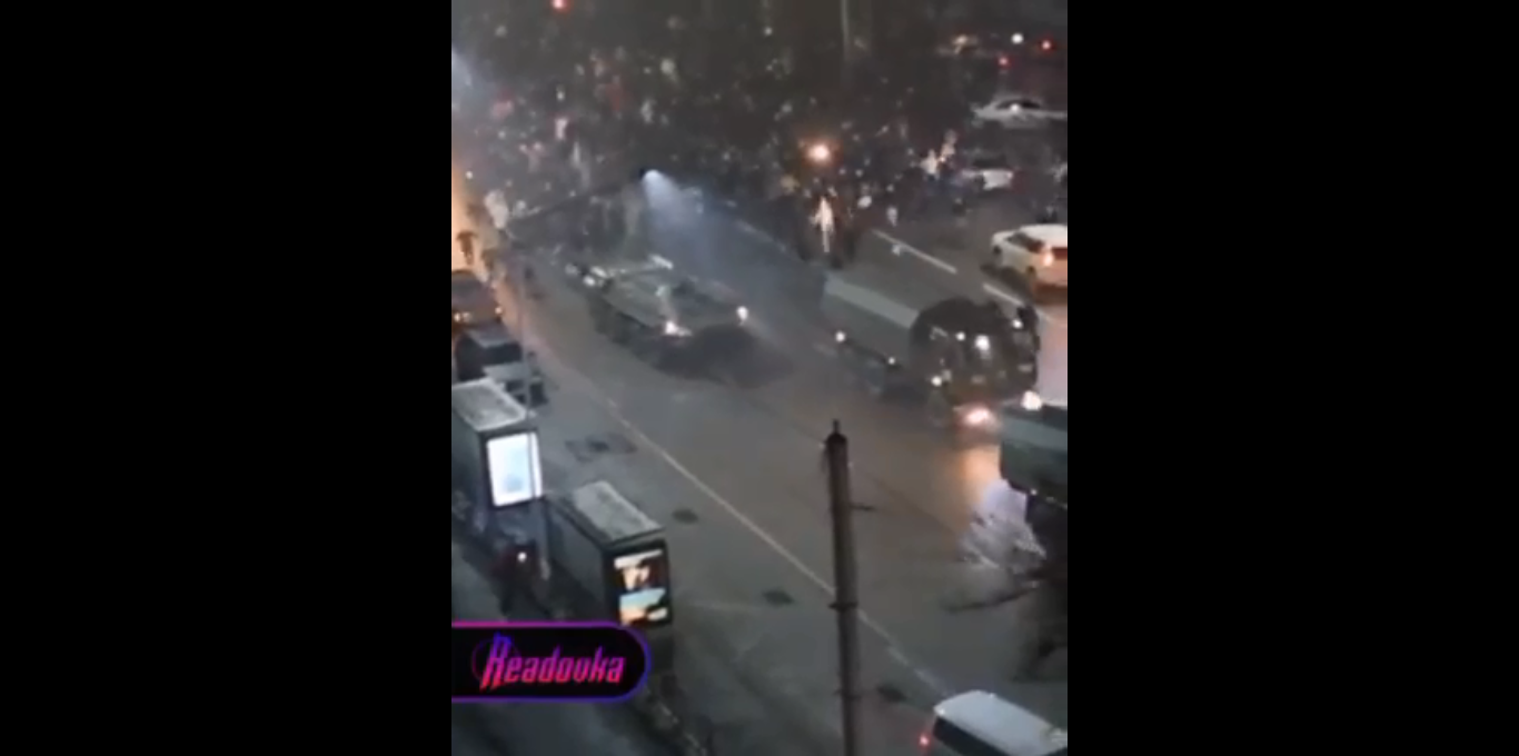 درگیری معترضان قزاقستانی با نیروهای ارتش در واکنش به گرانی گاز