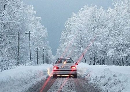 بارش برف و کولاک در آزادراه تبریز – زنجان و مسیر کلیبر – ورزقان در جریان است