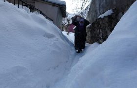 به دلیل بارش سنگین برف در منطقه موش ترکیه، خانه های یک طبقه در برف مدفون شدند