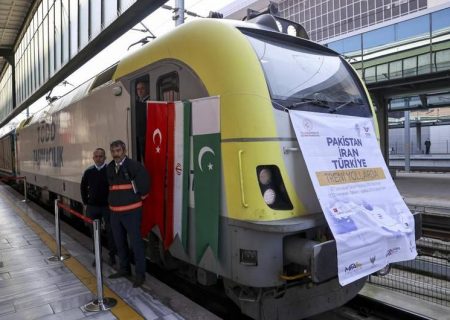 اولین قطار باری در مسیر اسلام آباد – تهران – استانبول وارد آنکارا شد