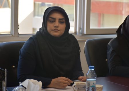 نازیلا عزیزی، عضو شورای شهر سهند رای خود را پس گرفت