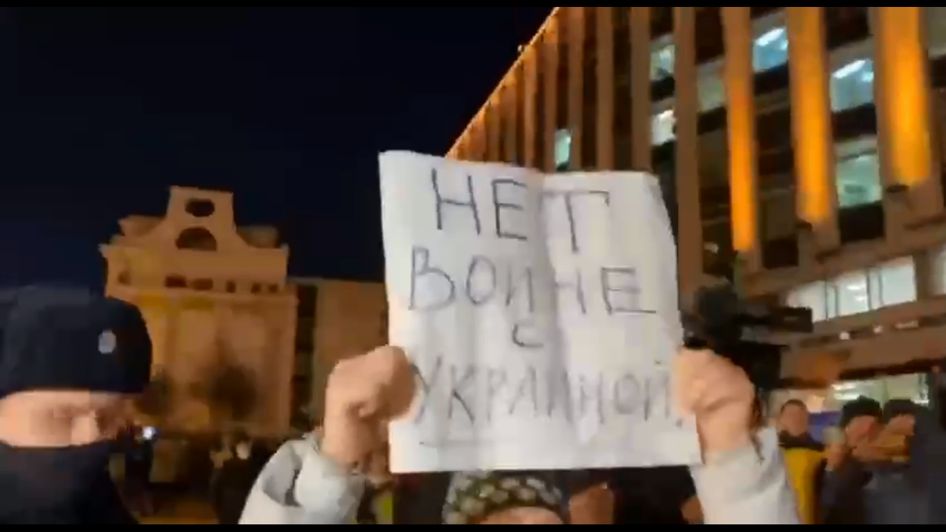 اعتراضات مردمی در‌ شهرهای مختلف روسیه علیه تهاجم نظامی این کشور به اوکراین
