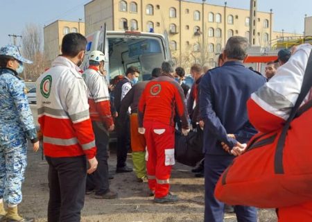 حضور گروه تخصصی آوار برداری آتش نشانی تبریز در صحنه سقوط هواپیمای جنگی/اعزام ۵ آمبولانس اورژانس