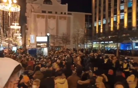 ادامه اعتراضات مردمی در مسکو پایتخت روسیه علیه تهاجم نظامی این کشور‌ به اوکراین