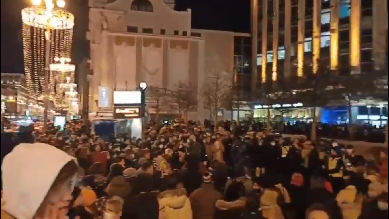 ادامه اعتراضات مردمی در مسکو پایتخت روسیه علیه تهاجم نظامی این کشور‌ به اوکراین