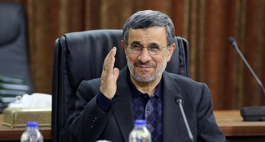 چرا احمدی‌نژاد مثل خاتمی ممنوع‌الخروج نشده است؟