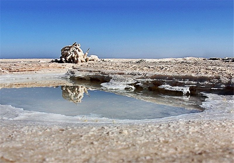 دریاچه ارومیه باز هم آب رفت!