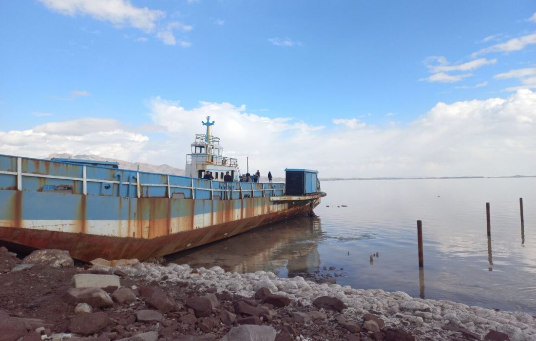 حجم آب دریاچه ارومیه نسبت به قبل کمتر و تراز پایین‌تر است