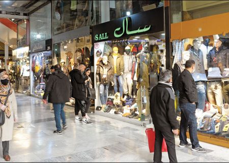 بازار شب عید پوشاک کساد شد/ استقبال مردم از دست‌فروشان لباس