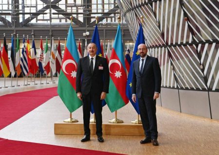 شارل میشل و الهام علی اف در مورد تعیین حدود مرزهای بین ارمنستان و آذربایجان گفتگو کردند