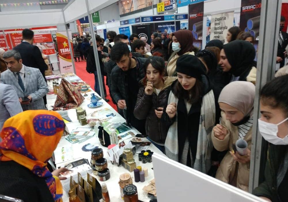 حضور بازار اینترنتی صنایع‌دستی سارای در نمایشگاه ارزروم ترکیه