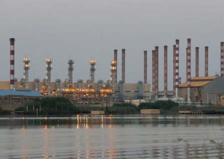 آیا لغو تحریم نفت ایران می تواند از افزایش قیمت جهانی نفت جلوگیری کند؟