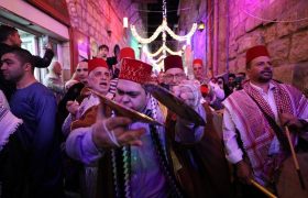 مراسم روشن کردن فانوس رمضان در شرق بیت المقدس