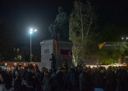 تجمع تعدادی از معترضین ارمنستان در حمایت از جمهوری جعلی قره باغ