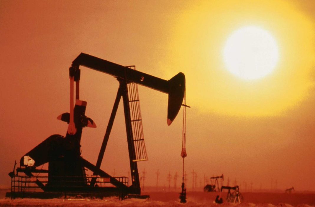 قیمت نفت قبل از تصمیمات اوپک پلاس کاهش می یابد