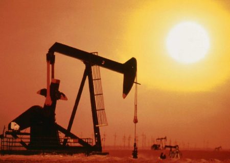 قیمت نفت قبل از تصمیمات اوپک پلاس کاهش می یابد